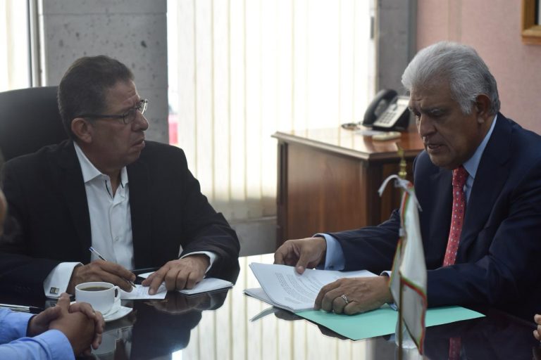 Se reúne el Diputado Pozos Castro con el abogado Jorge Reyes Peralta